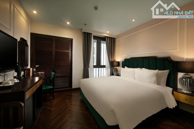 Bán khách sạn MP Hàng Bông - Hàng Gai - 195m2 42 phòng KD - 188 tỷ - Dòng tiền 2,4 tỷ/th