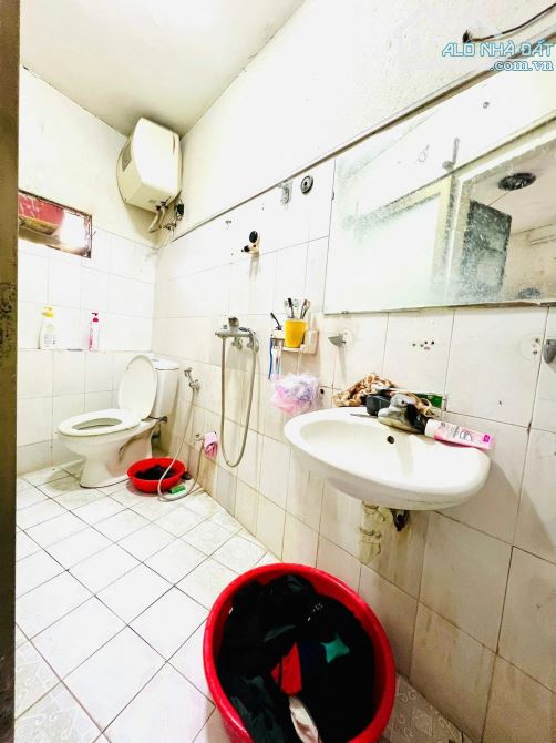 Bán gấp căn hộ Tập thể căn góc siêu hiếm,Phố cổ Hàng Bồ, Hoàn Kiếm.90 m2 – 3 PN. 4,48 tỷ