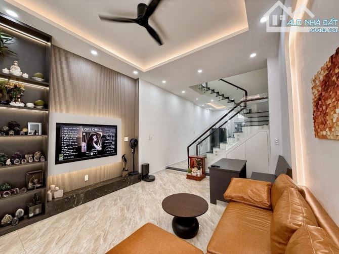 NHÀ ĐẸP NGUYỄN DUY TRINH CHƯA QUA VÒNG XOAY PHÚ HỮU, QUẬN 9 - 54M² – 3 TẦNG - 4