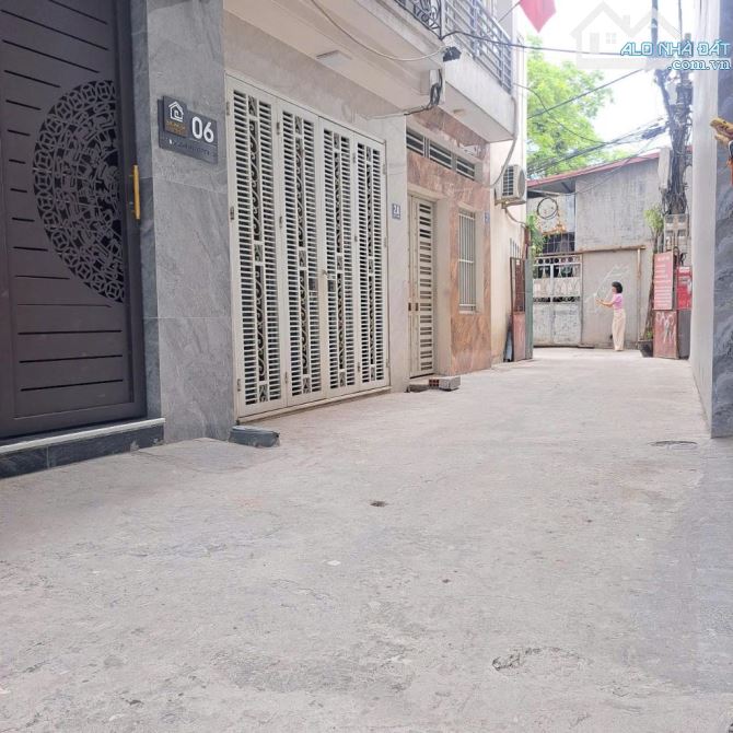 Chung cư mi ni bát khối bồ đề Long Biên.dt 100m2 6t dòng tiền 1 tỷ 1/năm  giá chỉ nhỉnh 24 - 4