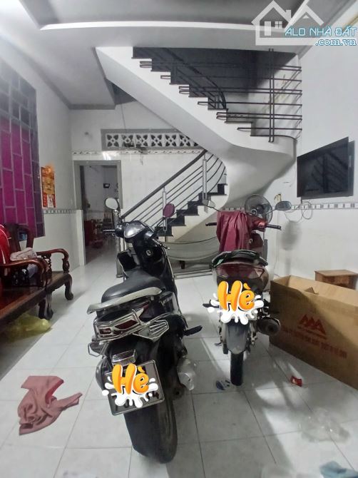 🚗 LÊ VĂN KHƯƠNG – HẺM XE HƠI TRẢI NHỰA – 1 SẸC NGẮN – GẦN CHỢ THIẾC 🏡 Nhà 2 tầng – DT: 5 - 4