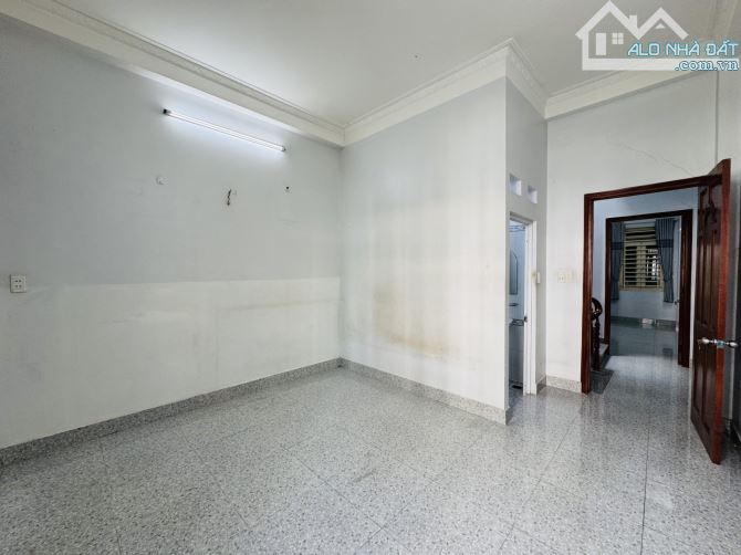 NHÀ 3 TẦNG LÂM THỊ HỐ Q12 - HẺM OTO TỚI CỬA - GIÁ 5TY2 - 4