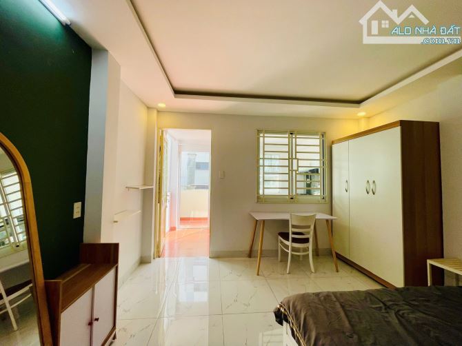 CĂN HỘ TÁCH BẾP FULL NỘI THẤT BAN CÔNG CỰC RỘNG NGAY VỊ TRÍ QUẬN 1 - 4