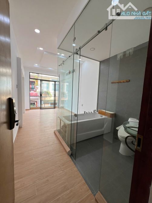 Bán nhà HXH Cách Mạng Tháng Tám, P 11, Q 3 Giá 8 TỶ 9. DT 36 m2 5 Tầng ( có thang máy) - 4