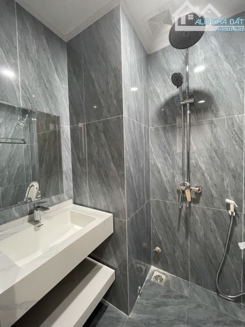 CHUNG CƯ CẦU GIẤY DT 75M 3 NGỦ 2 WC NHÀ ĐẸP GIÁ 6,15 TỶ - 4