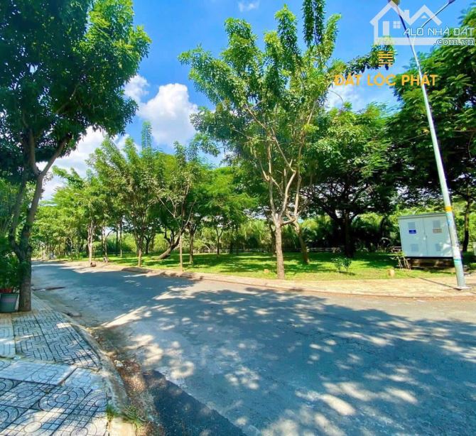 Bán gấp căn biệt thự góc 2 mặt tiền đường thông 20m , 3 lầu, giá 36 tỷ sổ hồng cầm tay - 4