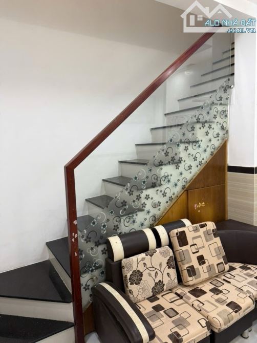 Nhà 2 tầng 2 phòng ngủ 4x10m mới đẹp nhà trống đường Quang Trung Phường Thông Tây Hội - 4