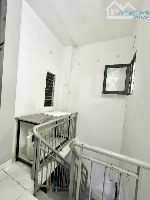 - 10M RA HXH, NHÀ ĐẸP,  KIÊN CỐ, 3 TẦNG, NHỈNH 5 TỶ. Đ. BA THÁNG HAI, THÔNG TỨ HƯỚNG - 4