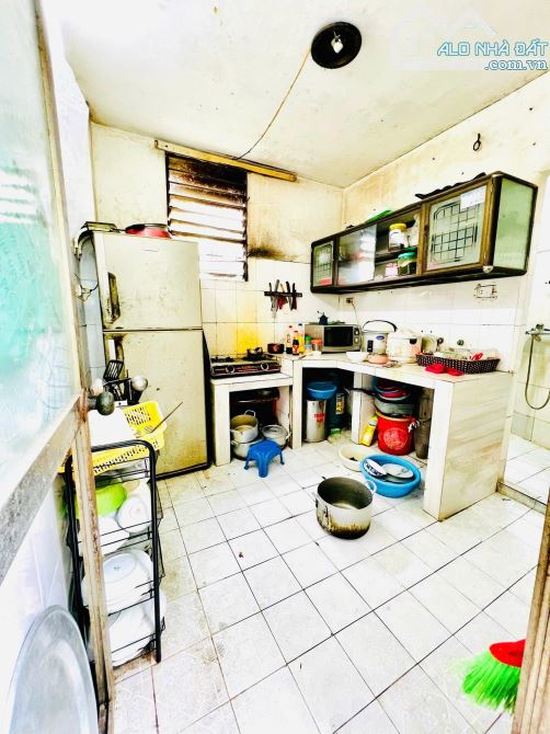 Bán gấp căn hộ Tập thể căn góc siêu hiếm,Phố cổ Hàng Bồ, Hoàn Kiếm.90 m2 – 3 PN. 4,48 tỷ