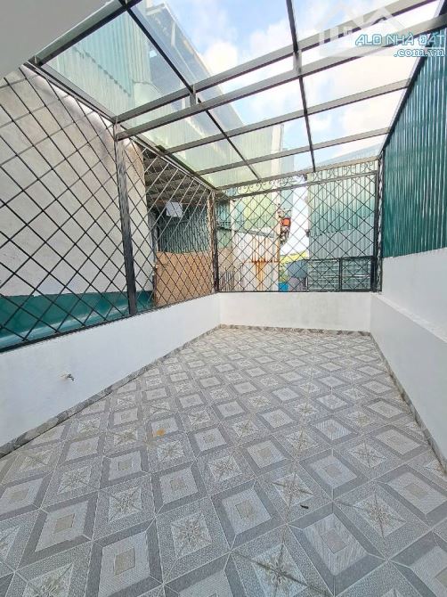 8.5 tỉ Vĩnh tuy-Hai Bà Trưng Thang Máy nhà 5 Tầng 4 ngủ -Ngõ nông ba gác -3 bước oto - 5