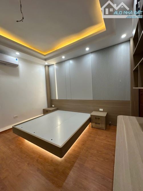 💥 NHÀ ĐẸP TRUNG TÂM ĐỐNG ĐA – Ở NGAY – SÂN RỘNG – AN SINH CỰC ĐỈNH! 💥 📍 Vị trí hiếm có: - 5