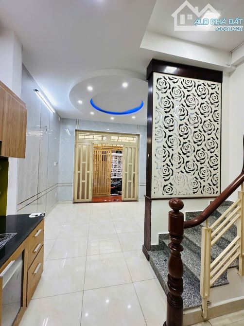Nhà cách MT 30m - Ngay Vòng Xoay Lăng Cha Cả, P2 DT: 4x9m [4 Tầng Nhà Mới]. Chỉ 5.8 tỷ - 5