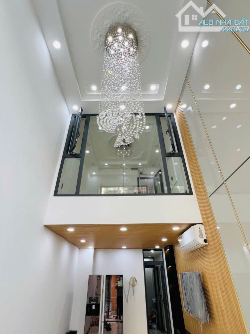 Bán nhà HXH Cách Mạng Tháng Tám, P 11, Q 3 Giá 8 TỶ 9. DT 36 m2 5 Tầng ( có thang máy) - 5