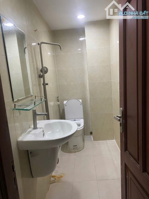 Bán nhà (4x15m) Bình Thạnh sát trường ĐH Văn Lang - Đặng Thuỳ Trâm, 4tầng 5PN. Gía 10 tỷ - 5