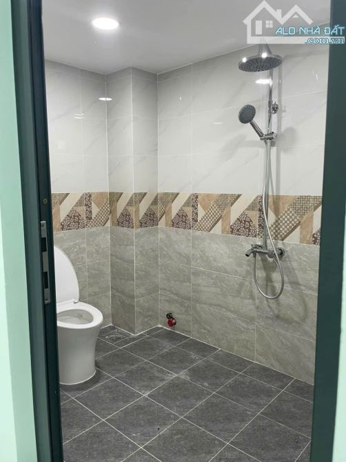 Nhà HXH ngay Đặng Văn Bi, mới vừa xây xong, đẹp lung linh. 1 trệt 1 lầu, 2pn 2wc - 5