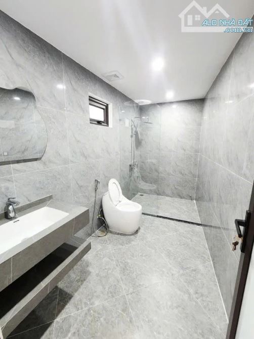 BÁN NHÀ NGÕ 640 NGUYỄN VĂN CỪ –44m2, 6 Tầng , MT 8m, giá chỉ nhỉnh 11 tỷ. - 5