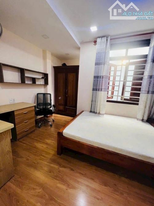 Bán gấp nhà 3 tầng,4.1x16,HXH sát bên Emart Phan Huy Ích, GV:giá tốt - 5