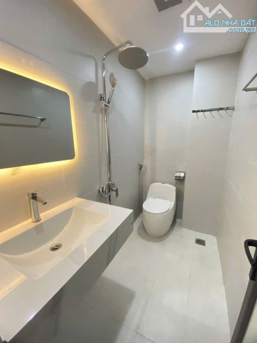 - Bán nhà Hồ Tùng Mậu, 10m ô tô, nội thất xịn sò, sát phố, 33m2, 8.3 tỷ. - 5