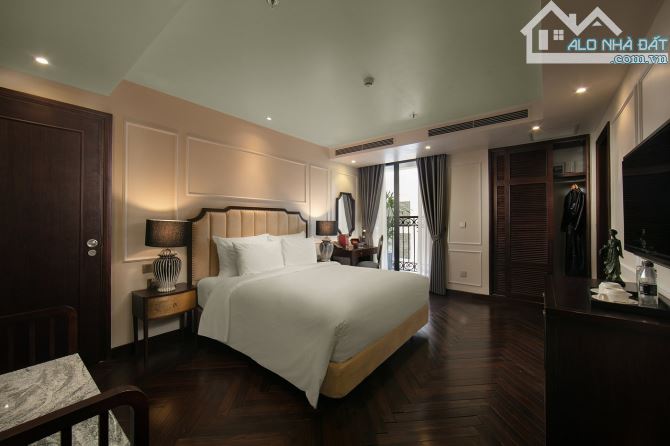 Bán khách sạn MP Hàng Bông - Hàng Gai - 195m2 42 phòng KD - 188 tỷ - Dòng tiền 2,4 tỷ/th