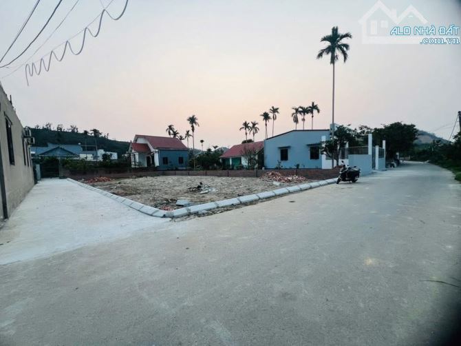 BÁN LÔ ĐẤT SIÊU ĐẸP MẶT ĐƯỜNG NHỰA THÔNG 2 XE Ô TÔ TRÁNH NHAU TẠI TRƯỜNG SƠN-AN LÃO - 6