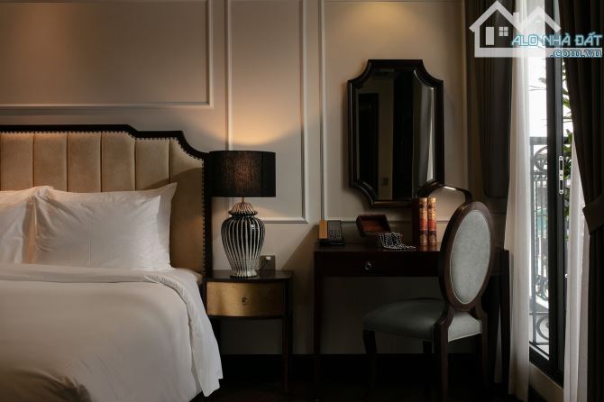 Bán khách sạn MP Hàng Bông - Hàng Gai - 195m2 42 phòng KD - 188 tỷ - Dòng tiền 2,4 tỷ/th