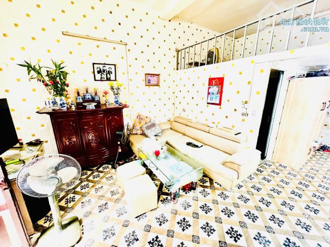 Bán gấp căn hộ Tập thể căn góc siêu hiếm,Phố cổ Hàng Bồ, Hoàn Kiếm.90 m2 – 3 PN. 4,48 tỷ