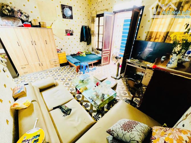 Bán gấp căn hộ Tập thể căn góc siêu hiếm,Phố cổ Hàng Bồ, Hoàn Kiếm.90 m2 – 3 PN. 4,48 tỷ