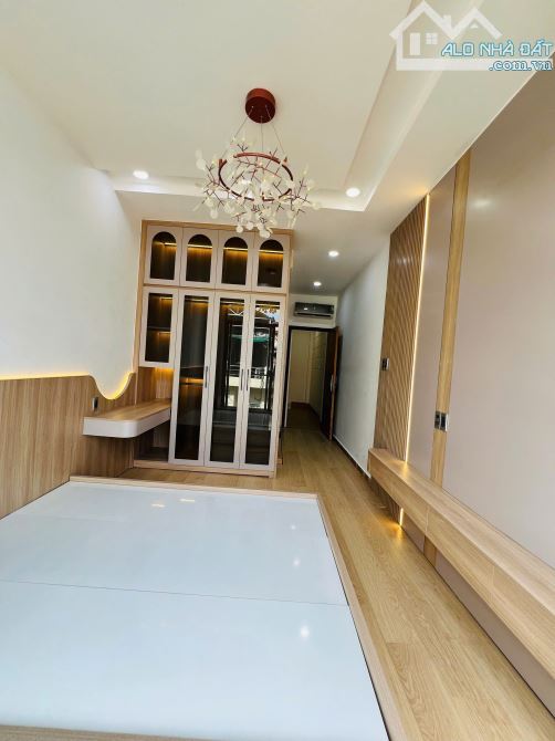 Bán nhà HXH Cách Mạng Tháng Tám, P 11, Q 3 Giá 8 TỶ 9. DT 36 m2 5 Tầng ( có thang máy) - 8