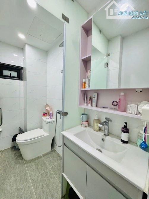 Hàng hiếm hẻm 20 Nguyễn Trường Tộ 48.3m2x4,1mx 3 lầu, HXH, chỉ 5,165tỷ - 8