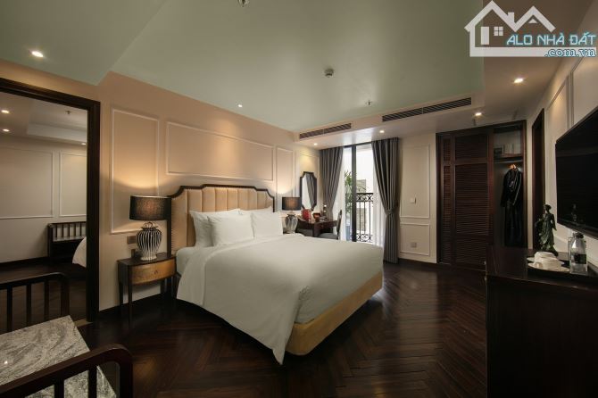 Bán khách sạn MP Hàng Bông - Hàng Gai - 195m2 42 phòng KD - 188 tỷ - Dòng tiền 2,4 tỷ/th