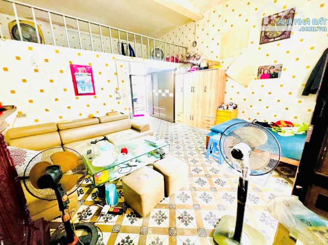 Bán gấp căn hộ Tập thể căn góc siêu hiếm,Phố cổ Hàng Bồ, Hoàn Kiếm.90 m2 – 3 PN. 4,48 tỷ