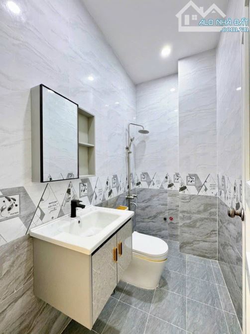Nhà 1 Trệt 3 Lầu Mặt Tiền Nguyễn Văn Trỗi - 9