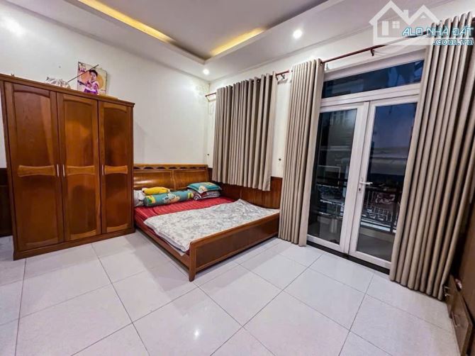Bán nhà HXH Lê Quốc Hưng quận 4, 51,7m2x4,3x3 tầng 3PN, chỉ 5,05T - 9