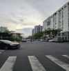 SÁT MẶT  TIỀN XE HƠI Q7  CÓ 7 TỎI XE HƠI NGŨ TRONG NHÀ