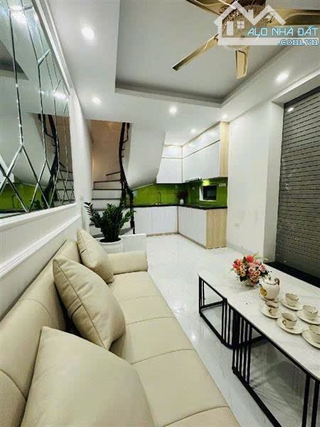 CẦU GIẤY NHÀ DÂN XÂY, NGÕ THÔNG Ô TÔ ĐỖ GẦN NHÀ, GẦN PHỐ,DT35Mx5TẦNG. Nhỉnh 8tỷ