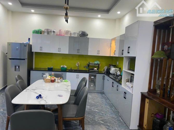 Bán Nhà Phố Đẹp Đường Thông Thiên Học, P.02, Đà Lạt – Vị Trí Trung Tâm, Thiết Kế Hiện Đại - 2