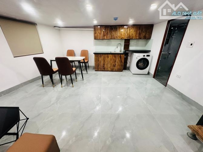 Siêu phẩm toà căn hộ cho thuê dòng tiền, ô tô đỗ cửa Lạc Long Quân 110m chào 29 tỷ