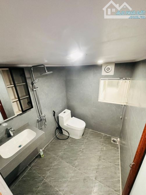 Siêu phẩm toà căn hộ cho thuê dòng tiền, ô tô đỗ cửa Lạc Long Quân 110m chào 29 tỷ