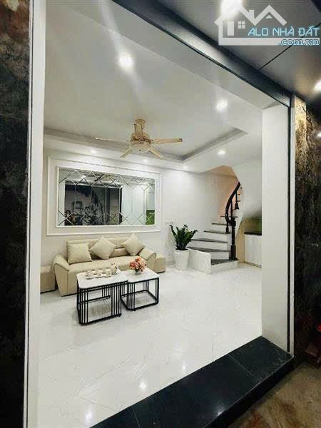 CẦU GIẤY NHÀ DÂN XÂY, NGÕ THÔNG Ô TÔ ĐỖ GẦN NHÀ, GẦN PHỐ,DT35Mx5TẦNG. Nhỉnh 8tỷ