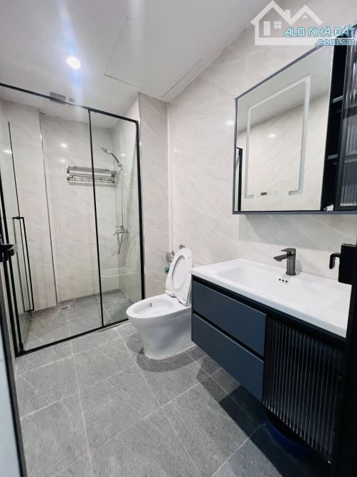 Phân Lô Trần Đại Nghĩa, Tòa VP 7 tầng Thang Máy, Gara Ô tô, dt 81m2, mt 5m, Giá 37.9 tỷ.