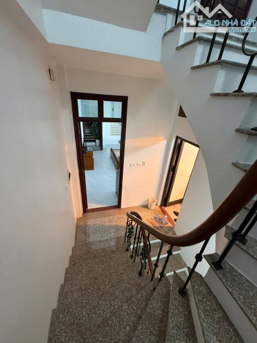 Cho thuê nhà ở Đội Nhân, Vĩnh Phúc, Ba Đình. DT 35m x 5 tầng, giá 17tr - 4