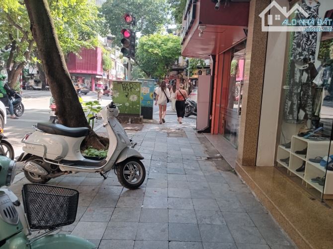 Bán nhà mặt phố Hàng Bông - 200m ra Hồ Gươm - 392m2 - MT 13.5m - Đầu tư siêu lời: 232 tỷ