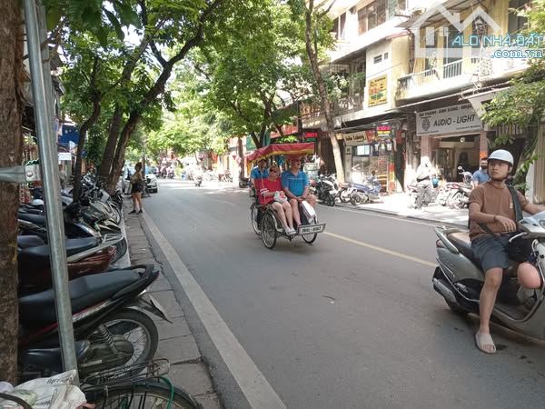 Bán nhà mặt phố Hàng Bông - 200m ra Hồ Gươm - 392m2 - MT 13.5m - Đầu tư siêu lời: 232 tỷ