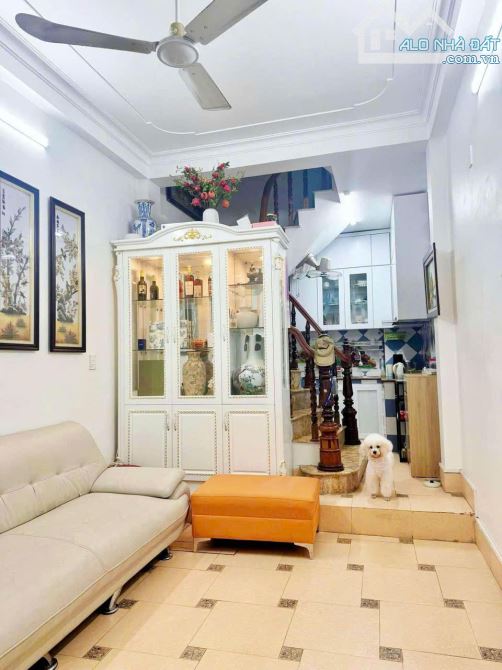 Cho thuê nhà ngõ Chợ Khâm Thiên, Khâm Thiên, Đống Đa. DT 25m x 4 tầng, giá 8tr