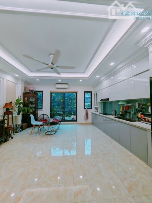 Hiếm, Nhà Đẹp Mai Dịch 38m x 6T, Ngõ Thông, Ô Tô, KD, NT Đẹp Ở Ngay, 11,8 tỷ