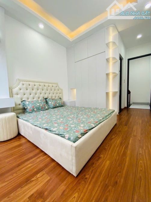 Bán nhà đội cấn DT 25M x5 tầng,nhà đẹp,full nội thất,sổ nở hậu giá 6 tỷ