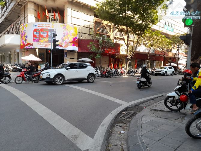 Lãi ngay 520 tỷ - 400m ra Hồ Gươm - Mặt Phố Huế, 305m2, Mặt tiền 12,6m - 243 tỷ