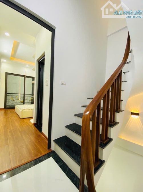 Bán nhà đội cấn DT 25M x5 tầng,nhà đẹp,full nội thất,sổ nở hậu giá 6 tỷ