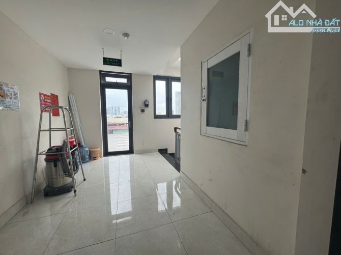 cho thuê văn phòng quận 7 đường Nguyễn Văn Linh ngay cổng kcx Tân Thuận