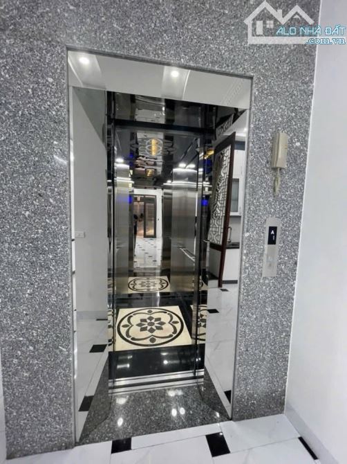 Bán nhà An Dương Vương, 36m2 hơn 8 tỷ, sát KDT Sunshine, ô tô, thang máy, full nội thất